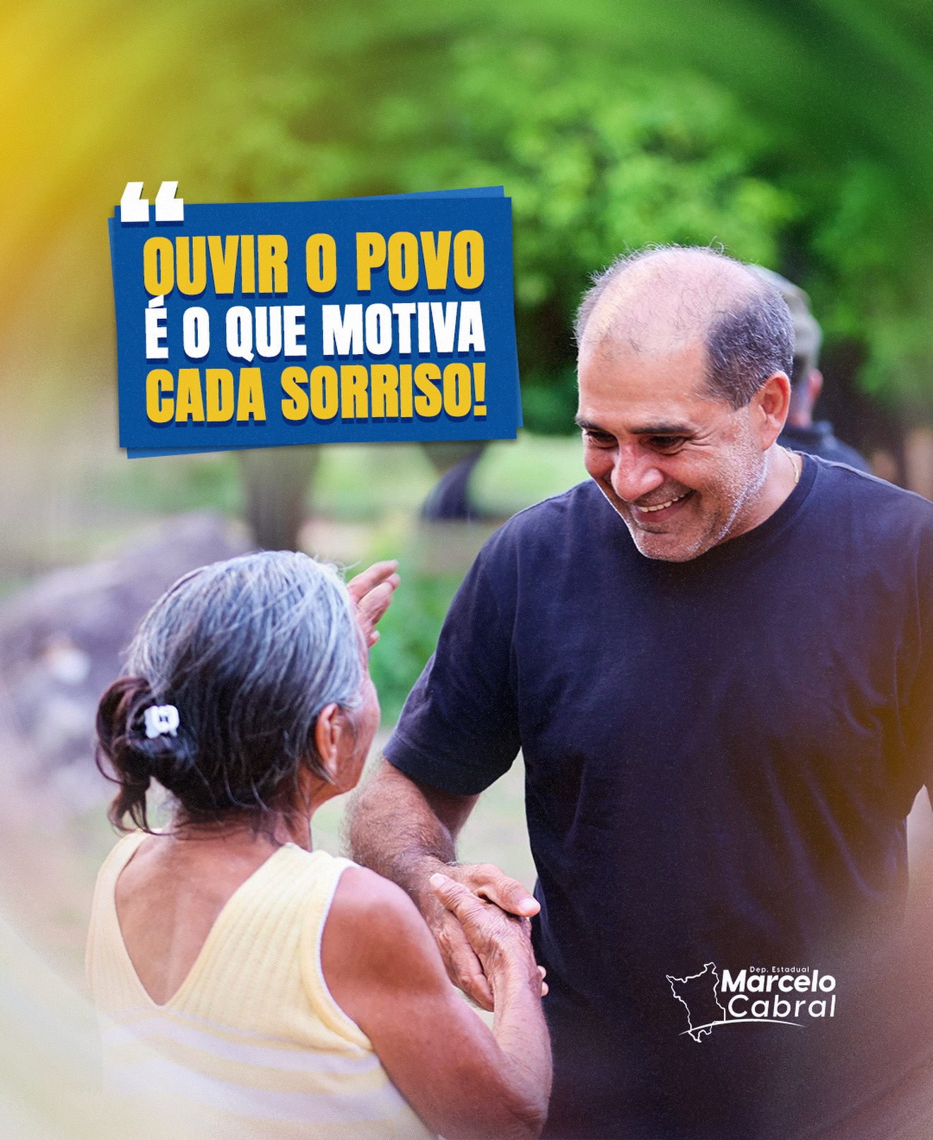 Marcelo Cabral cumprimentando moradora em comunidade de Roraima